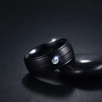 VNOX За мъже Пънк от чист титан Черен пръстен 8 мм Матово годежни пръстени с камък CZ Титанов пръстен За мъже, Бижута на едро